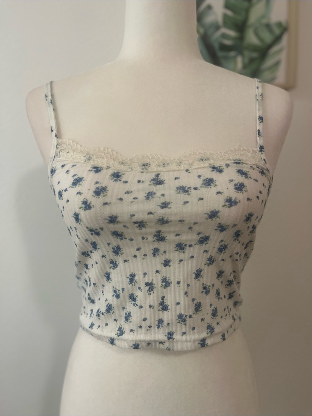 Dazy Women’s Ditsy Floral Lace Camisole Top Vacation
